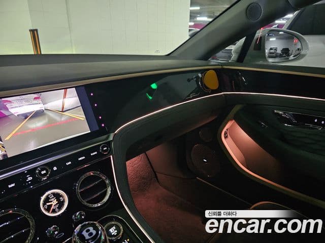 Bentley Continental GT 2025 — Photo 8/20