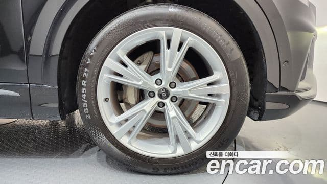 Audi Q8 2023 — Photo 17/20