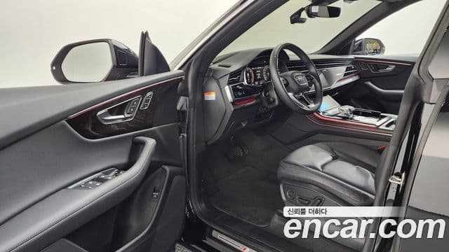 Audi Q8 2023 — Photo 2/20