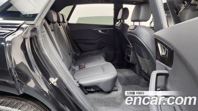 Audi Q8 2023 — Photo 4/20