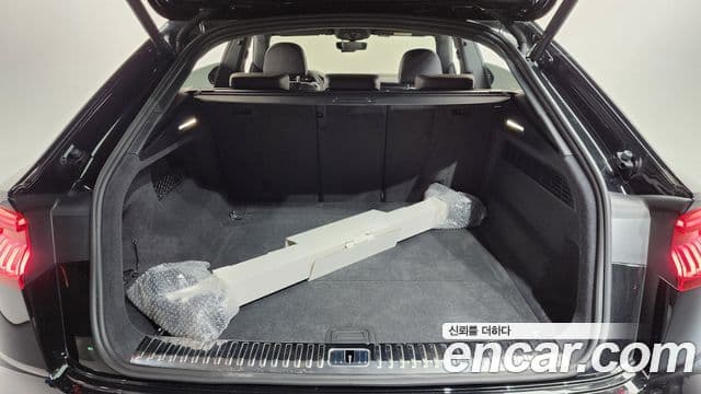 Audi Q8 2023 — Photo 12/20