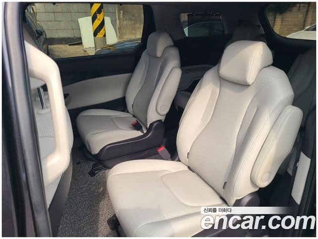 Kia Carnival 2022 — Фото 8/17