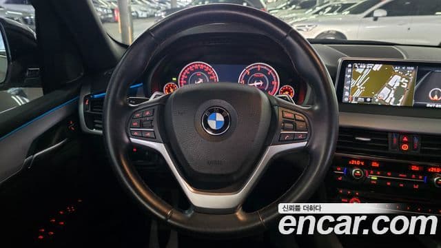 BMW X5 2018 — Photo 8/20