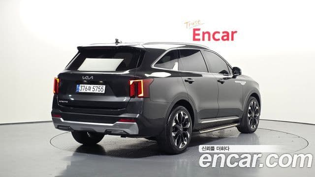 Kia Sorento 2023 — ფოტო 2/20