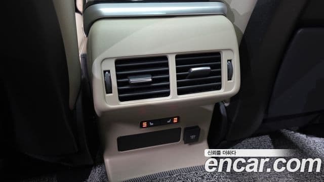 Land Rover Range Rover Velar 2019 — ფოტო 18/20