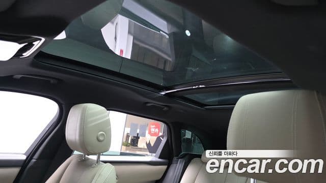 Land Rover Range Rover Velar 2019 — ფოტო 19/20