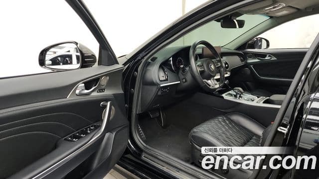 Kia Stinger 2021 — ფოტო 8/20