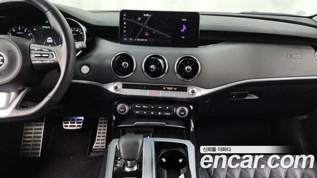 Kia Stinger 2021 — ფოტო 14/20