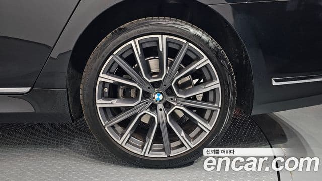 BMW 7 Series 2020 — Photo 18/20