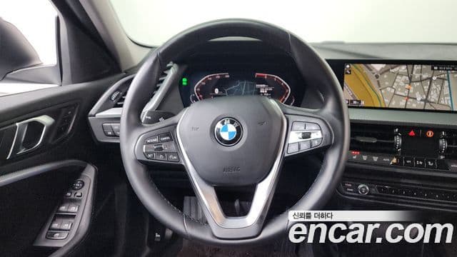 BMW 1 Series 2022 — ფოტო 13/20