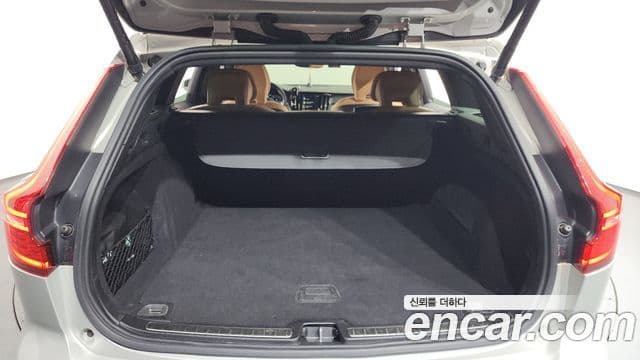Volvo V60 Cross Country 2020 — фото 20 из 20
