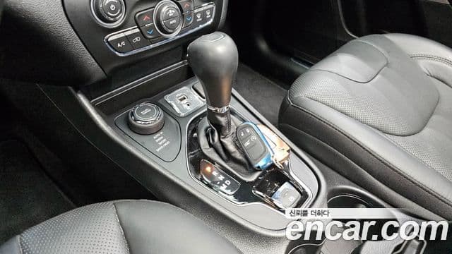 Jeep Cherokee 2020 — фото 9 из 20