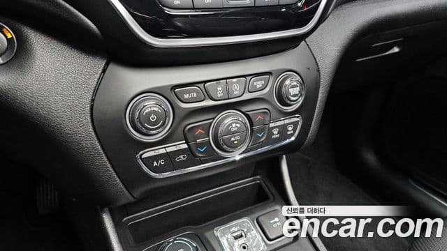 Jeep Cherokee 2020 — Şəkil 15/20