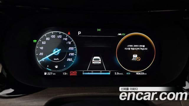 Kia K5 2022 — ფოტო 8/20