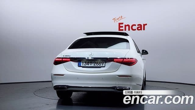 Mercedes-Benz S-Class 2023 — Photo 7/20