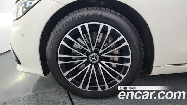 Mercedes-Benz S-Class 2023 — Photo 11/20