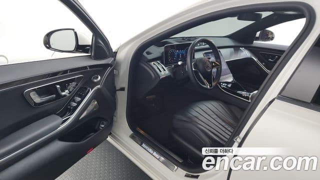 Mercedes-Benz S-Class 2023 — Photo 1/20