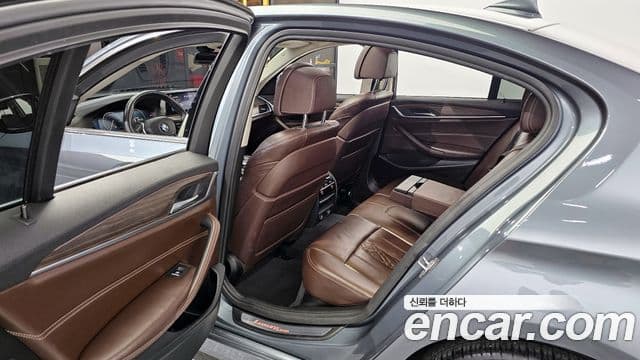BMW 5 Series 2019 — Фото 11/20