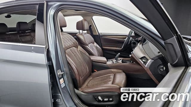 BMW 5 Series 2019 — Фото 12/20