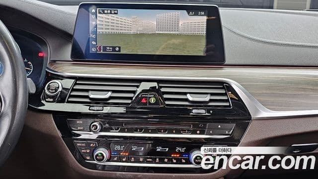 BMW 5 Series 2019 — Фото 19/20
