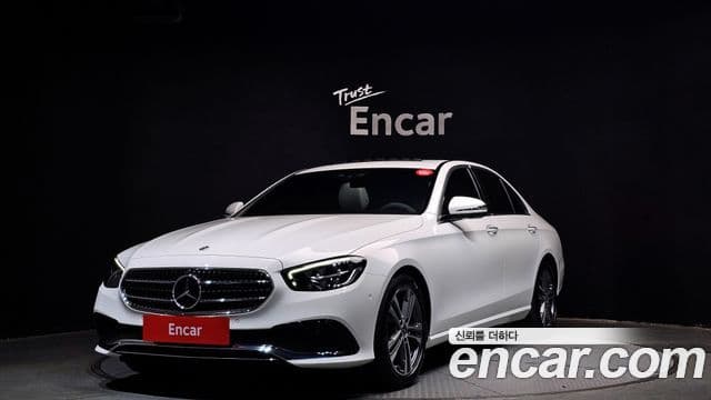 Mercedes-Benz E-Class 2023 — Фото 1/20