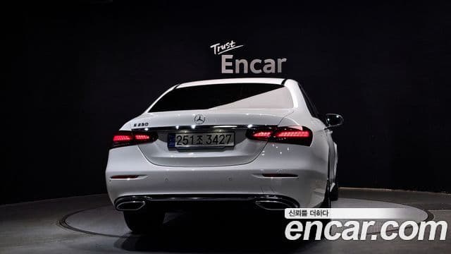 Mercedes-Benz E-Class 2023 — Фото 4/20