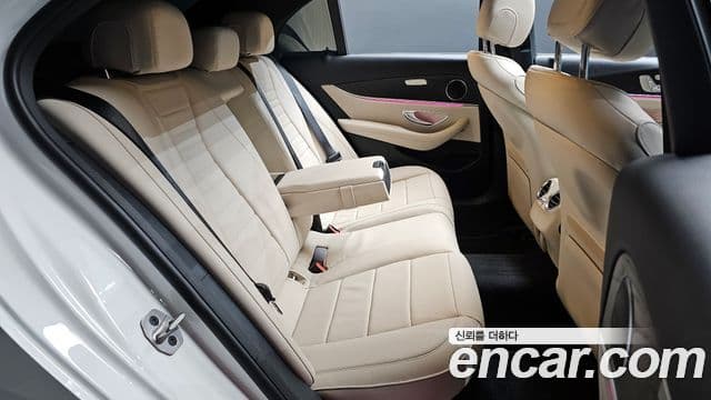 Mercedes-Benz E-Class 2023 — Фото 12/20