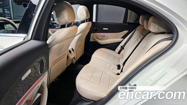 Mercedes-Benz E-Class 2023 — Фото 13/20