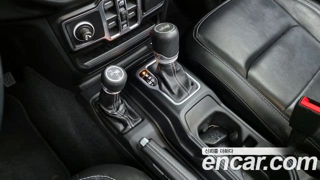 Jeep Wrangler 2021 — ფოტო 9/20