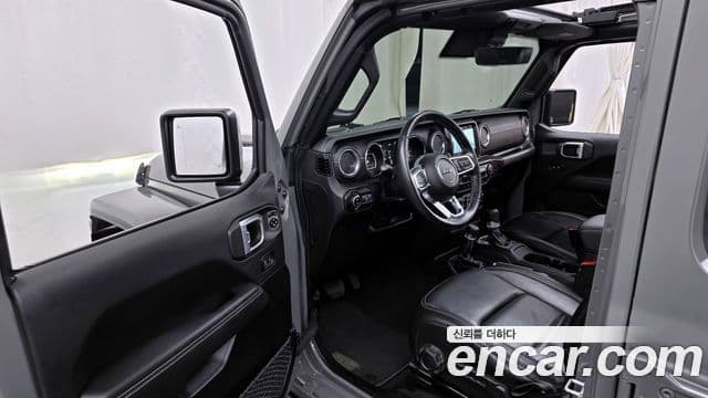 Jeep Wrangler 2021 — ფოტო 10/20
