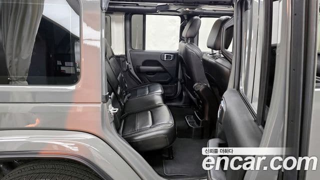 Jeep Wrangler 2021 — фото 12 из 20