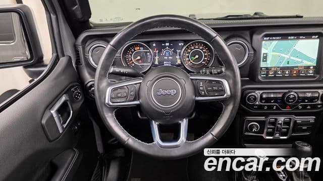 Jeep Wrangler 2021 — ფოტო 13/20