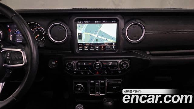 Jeep Wrangler 2021 — фото 14 из 20