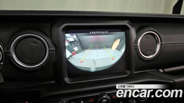 Jeep Wrangler 2021 — ფოტო 15/20