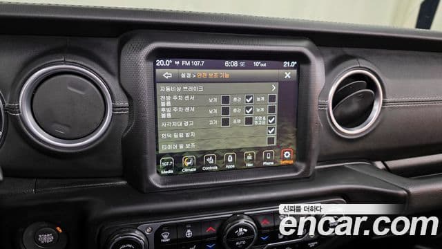 Jeep Wrangler 2021 — ფოტო 16/20