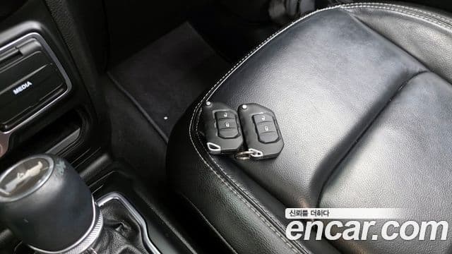 Jeep Wrangler 2021 — ფოტო 19/20