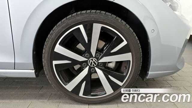 Volkswagen Golf 2025 — ფოტო 5/20