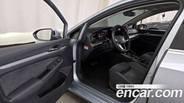 Volkswagen Golf 2025 — ფოტო 10/20