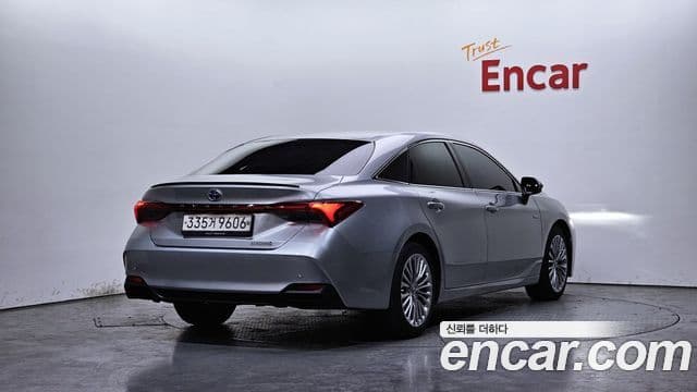 Toyota Avalon 2019 — ფოტო 2/20