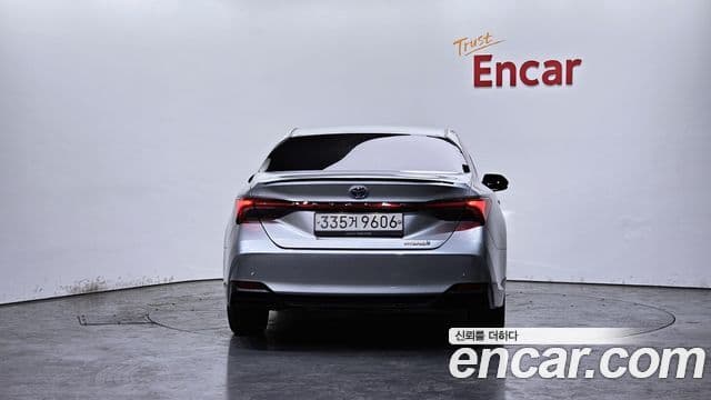 Toyota Avalon 2019 — ფოტო 4/20
