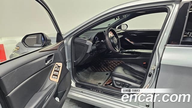 Toyota Avalon 2019 — ფოტო 10/20