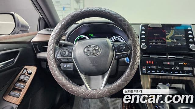 Toyota Avalon 2019 — ფოტო 13/20