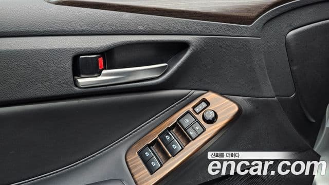 Toyota Avalon 2019 — ფოტო 16/20