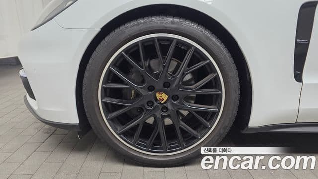 Porsche Panamera 2018 — Фото 5/20