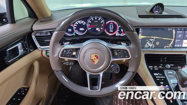 Porsche Panamera 2018 — Фото 13/20