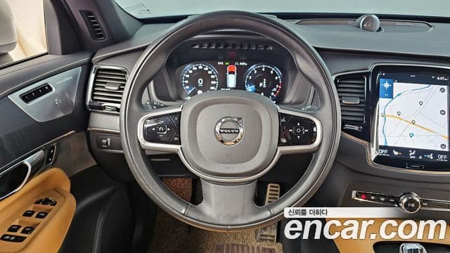 Volvo XC90 2022 — ფოტო 13/20
