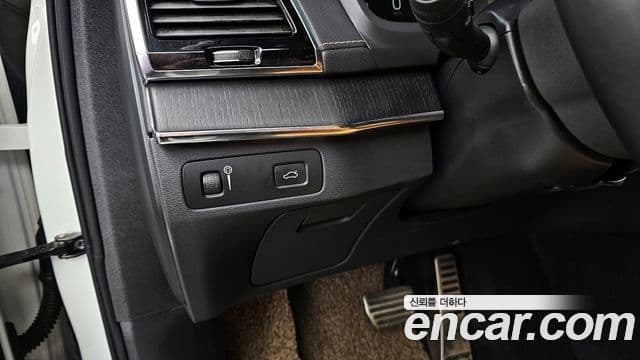Volvo XC90 2022 — ფოტო 16/20