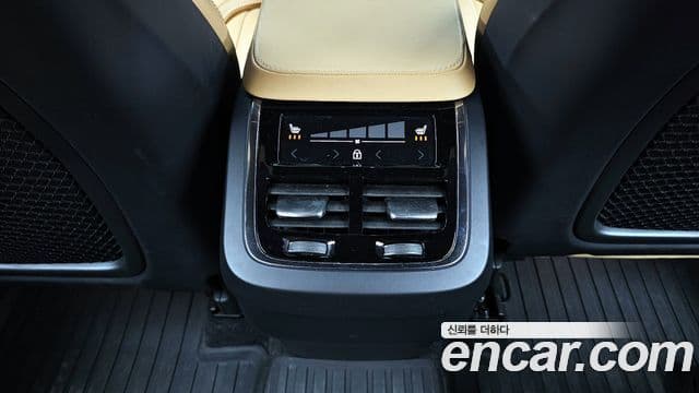 Volvo XC90 2022 — ფოტო 18/20
