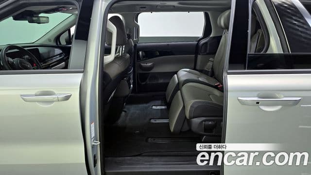 Kia Carnival 2024 — фото 11 из 20