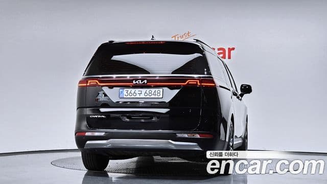 Kia Carnival 2023 — ფოტო 4/20